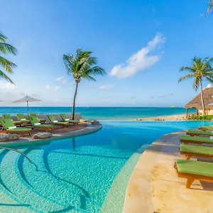 ***** Resort Mahekal Front & México